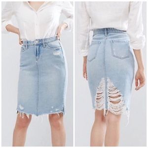 ⚠️LAST CHANCE⚠️ Blank NYC distressed denim skirt